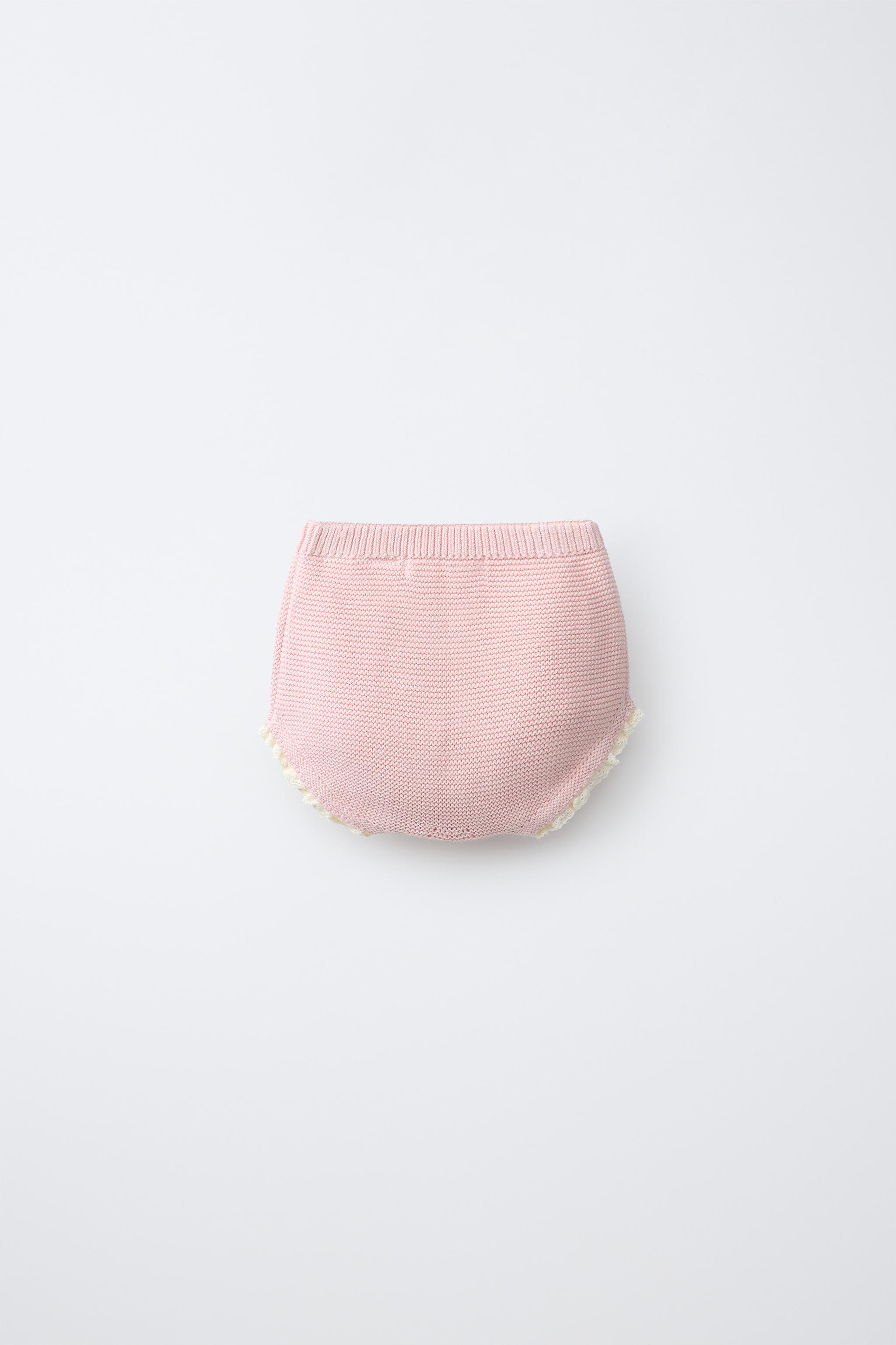 CULOTTE EN MAILLE AVEC DENTELLE CONTRASTANTE